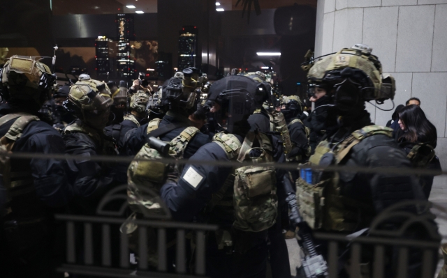 Soldiers prepare to enter the main hall of the National Assembly in Seoul in the wee hours of Dec. 4, following President Yoon Suk Yeol's declaration of martial law. (Yonhap)