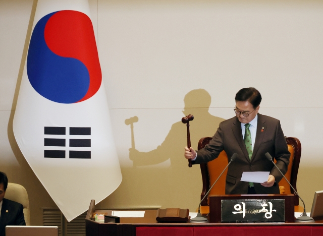 National Assembly Speaker Woo Won-shik declares the passage of an impeachment motion against President Yoon Suk Yeol at the parliament in western Seoul, Saturday. (Yonhap)