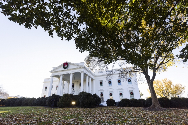 A wreath hangs above the North Portico of the White House as part of its annual holiday decorations in Washington on Dec. 2, 2024. (EPA)