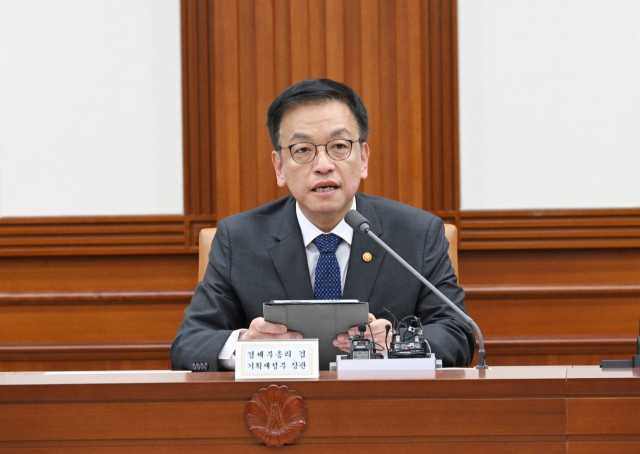 Finance Minister and Deputy Prime Minister Choi Sang-monk speaks during an emergency meeting held with top economy and finance officials at the government complex in Seoul on Sunday. (The Ministry of Economy and Finance)