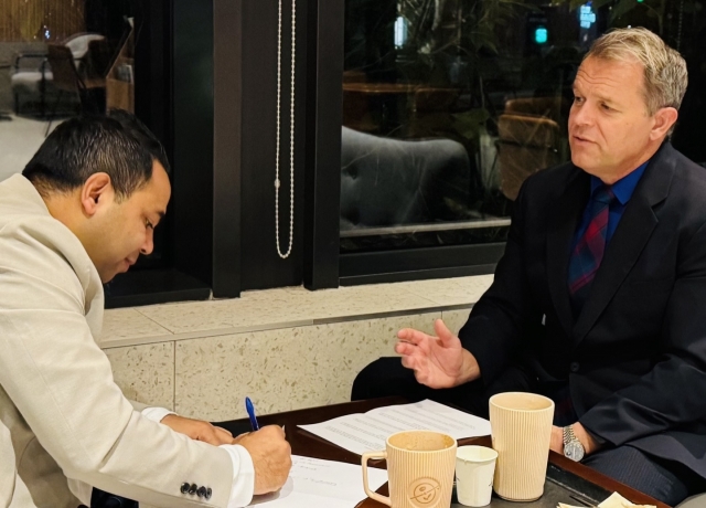 Ted Gover(right), director of the Tribal Administration Program at Claremont Graduate University and an expert on U.S.-Asia relations speaks in an interview with The Korea Herald at Mondrian Hotel in Yongsan-gu, Seoul. (Sanjay Kumar/ The Korea Herald)