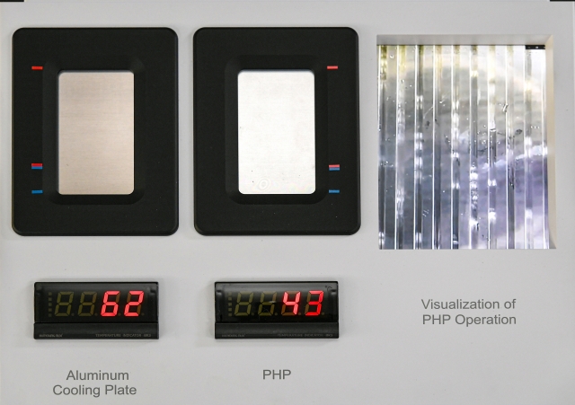 A heat emissions test shows a 19 degree Celsius difference between Hyundai Mobis’ pulsating Heat Pipe (right) and a general aluminum cooling plate. (Hyundai Mobis)