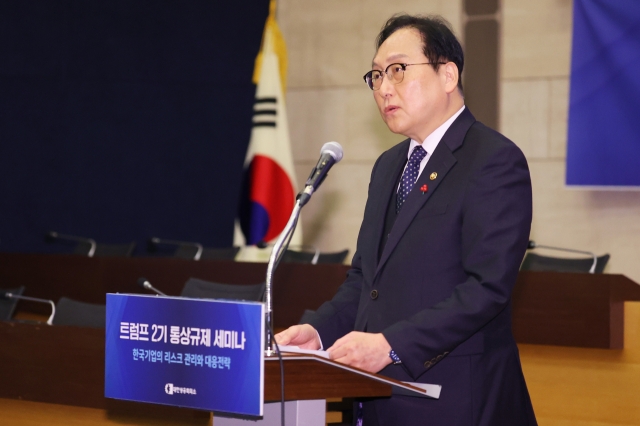 Trade Minister Cheong In-kyo speaks during a meeting in Seoul on Monday. (Yonhap)