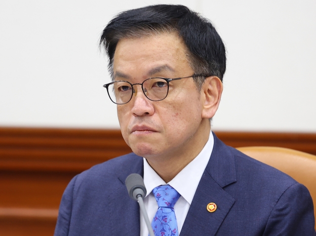 Deputy Prime Minister and Finance Minister Choi Sang-mok convenes a governmental meeting at the Government Complex Seoul on Wednesday. (Yonhap)