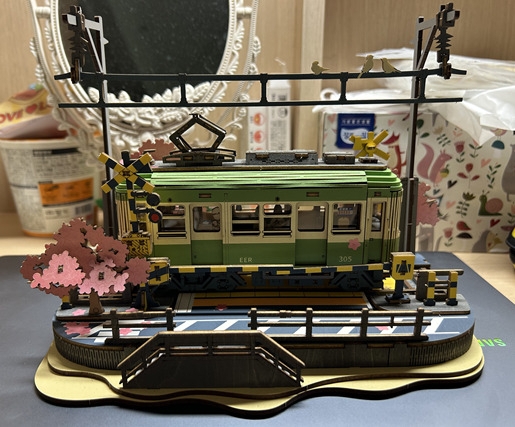 Ryu Hye-won finds a sense of accomplishment and closure in building wood models. She shared a picture of the model she most recently built, which cost around 30,000 won. (Photo provided by Ryu)