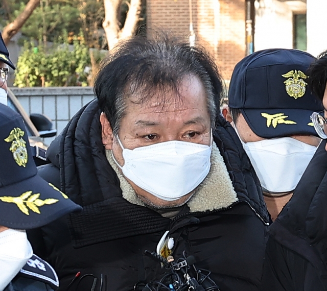 Jeon Seong-bae, a shaman, arrives at the Seoul Southern District Court on Dec. 19, 2024, to attend his arrest warrant hearing. (Yonhap)