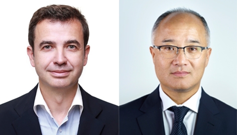 Renault Korea CEO Stephane Deblaise (left) and BMW Korea CEO Han Sang-yoon (KAJA)