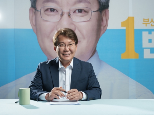  Opposition candidate promises growth with airport, World Expo in Busan mayor bid