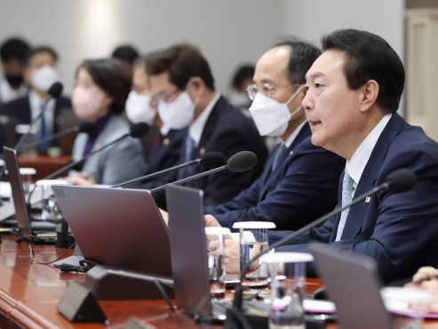 Yoon, Biden to hold 2nd Democracy Summit in March