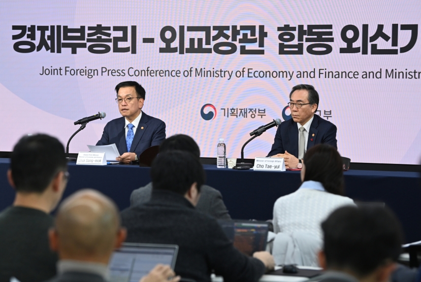 Seoul vows to restore market credibility amid political turmoil