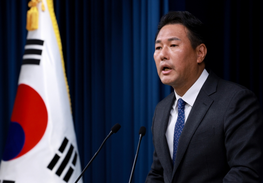 Yoon to resume diplomatic activity via 3-way summit with Japan, China