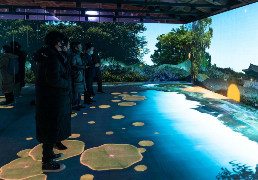 KOCCA unveils immersive media art, AI experience at ‘Age of Light’ project