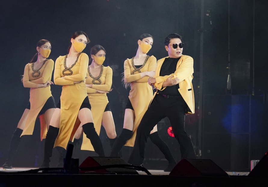 President Moon, first lady attend K-pop concert at Dubai Expo