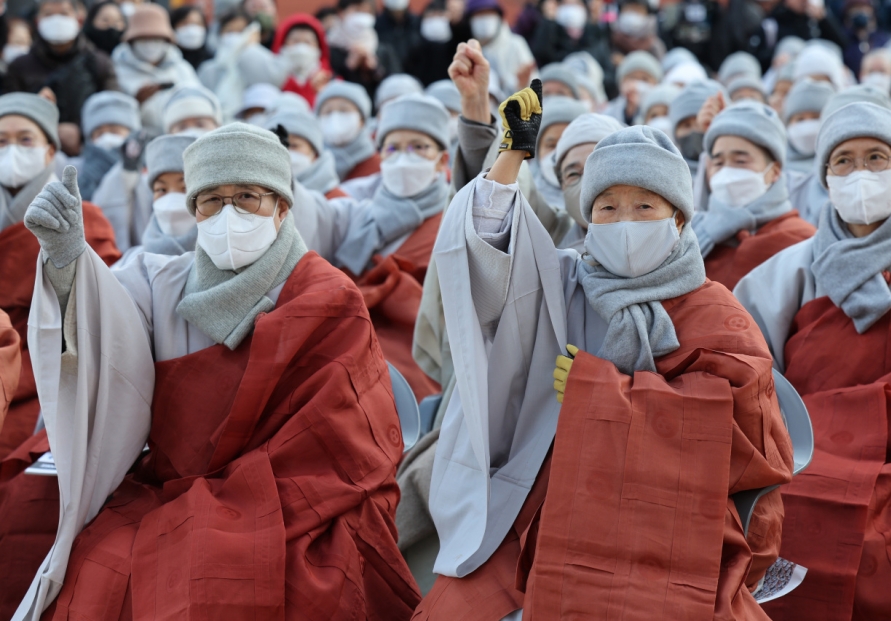 Thousands of aggrieved monks stage protest against government’s perceived religious bias