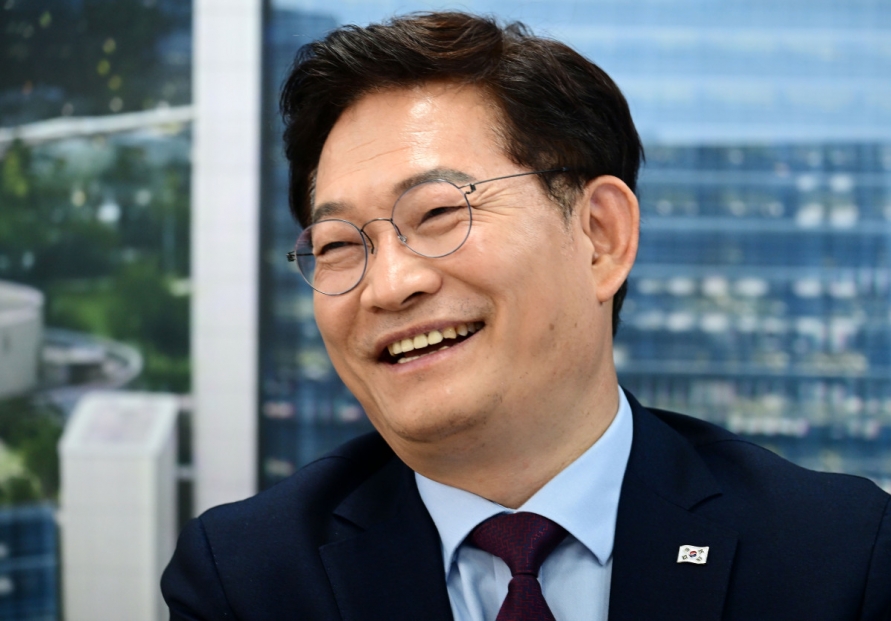  Democratic Party Seoul mayor hopeful says he will be ‘balance that Yoon needs’