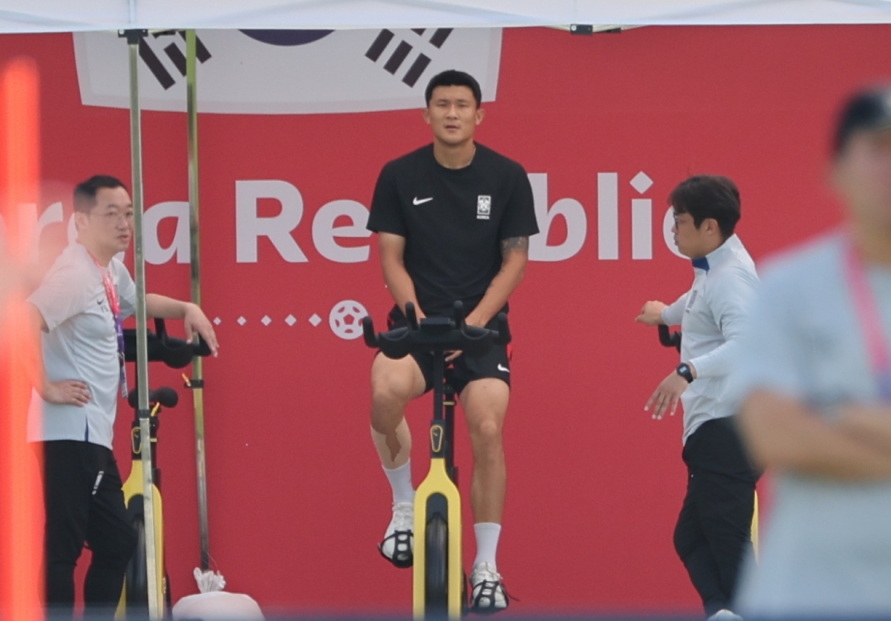 [Newsmaker] [World Cup] Kim Min-jae’s injury could spell trouble for S. Korea against Ghana
