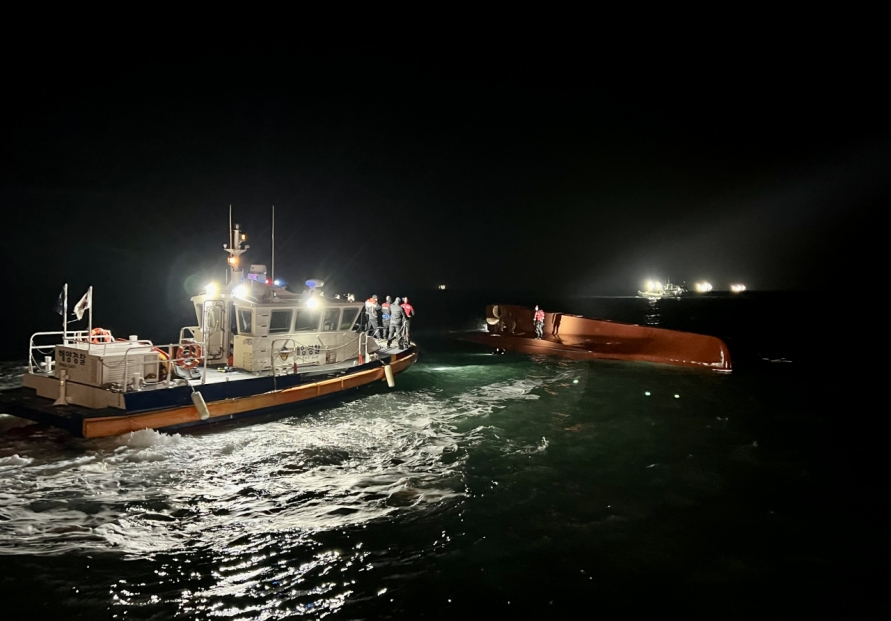 3 rescued, 9 missing after boat capsizes off South Jeolla