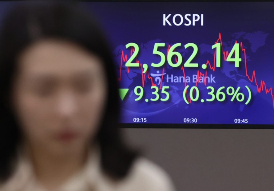 Seoul shares open tad higher on chip rally