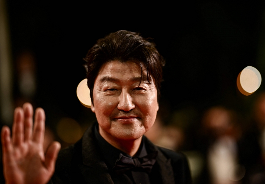 Kim Jee-woon’s ‘Cobweb’ receives 10-minute standing ovation at Cannes