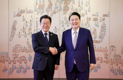 Yoon, Lee end first talks with differences, agree to meet more