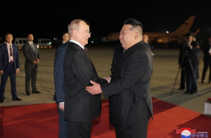 Putin arrives in Pyongyang for summit with Kim