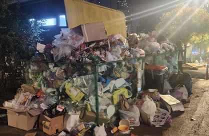 Seoul Fireworks Festival ends smoothly, but leaves piles of trash