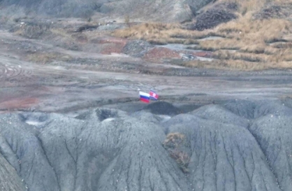 Russian, N. Korean flags displayed together on Ukraine battlefield