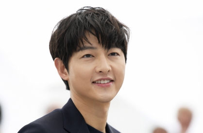 Actor Song Joong-ki welcomes second child in Rome