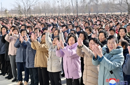 N. Korea's flood victims brought to Pyongyang write letters of thanks to leader Kim