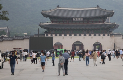 Gwanghwamun Square in Seoul opens to public after renovation