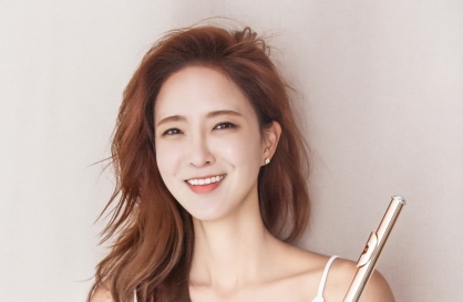  Versatile flutist Choi Na-kyung discovers new adventures during pandemic