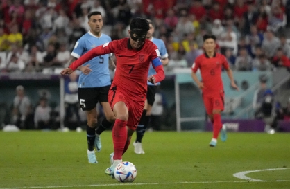 South Korea holds Uruguay to a 0-0 tie