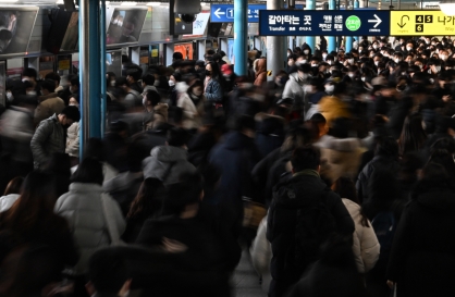 Seoul hit by first subway labor union walkout in 6 years