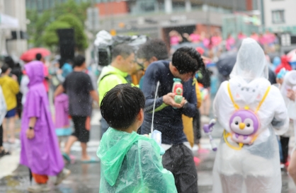  Rain and more water hit Chuncheon Mime Festival