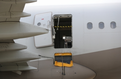 Repair cost for Asiana plane forced open in mid-air estimated to be W640m: ministry