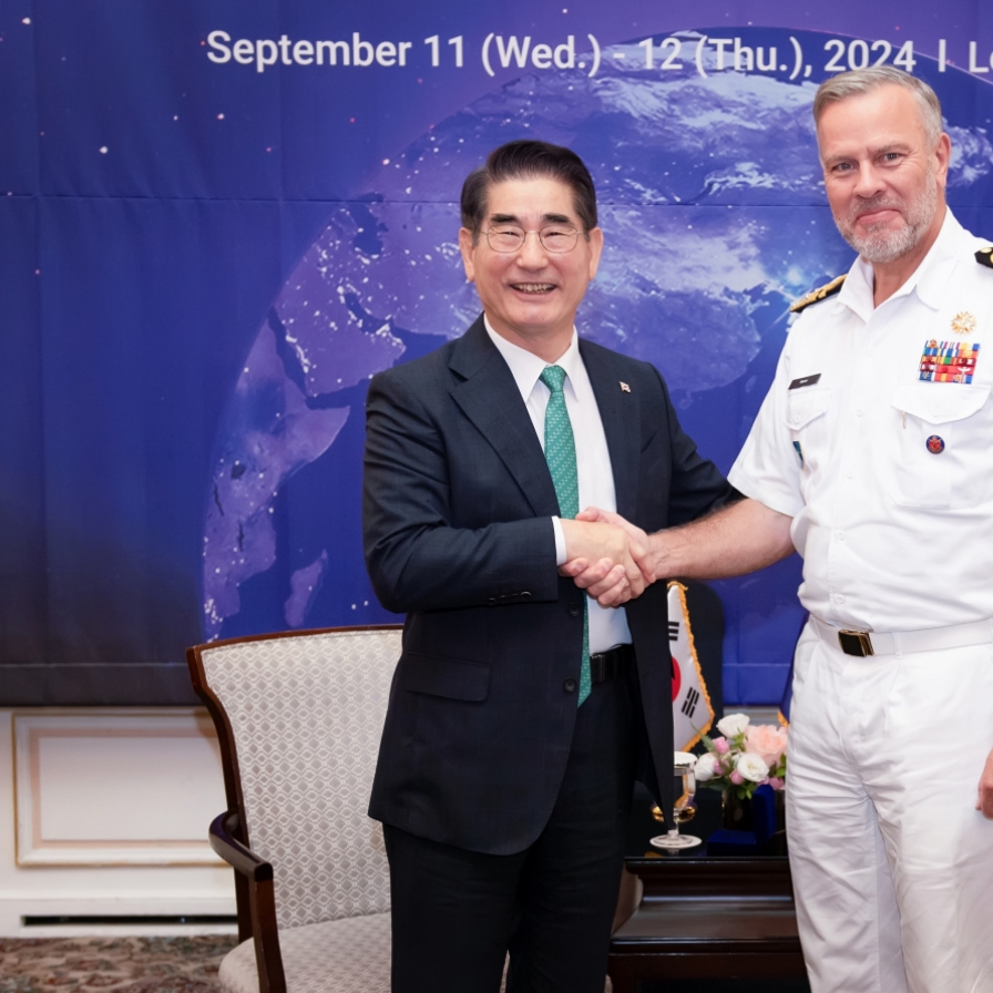 Defense chief discusses cooperation with counterparts from 7 nations, NATO