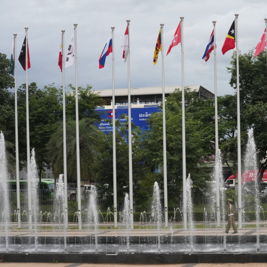 Defense chiefs of S. Korea, U.S., Japan, Philippines, Australia discuss cooperation on sidelines of ASEAN meeting