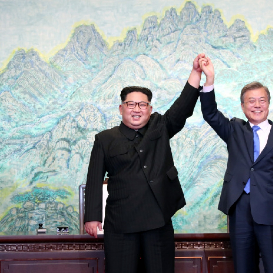 [2018 Inter-Korean summit] Koreas to declare end to Korean War