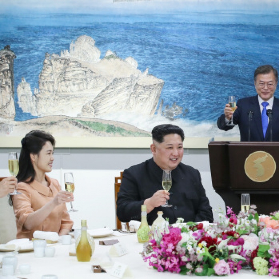 [2018 Inter-Korean summit] Two Koreas toast ‘To the day when the North and South can freely cross each other’s territory!’