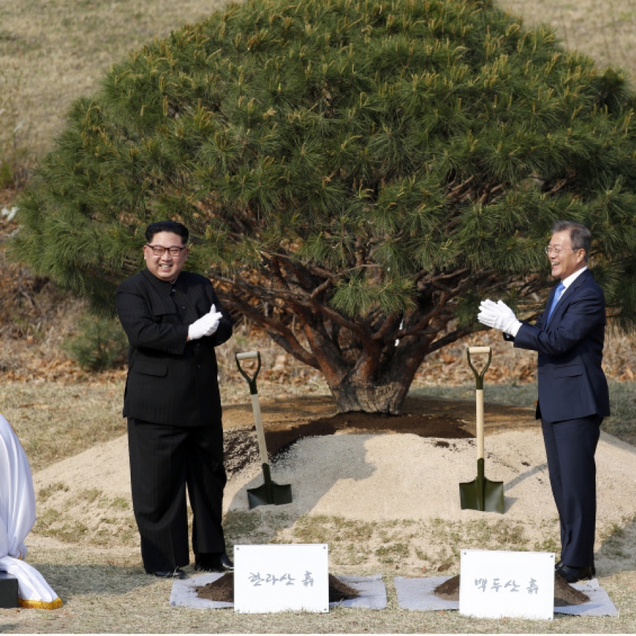 [2018 Inter-Korean summit] Tree-planting, other events add sentiment to summit