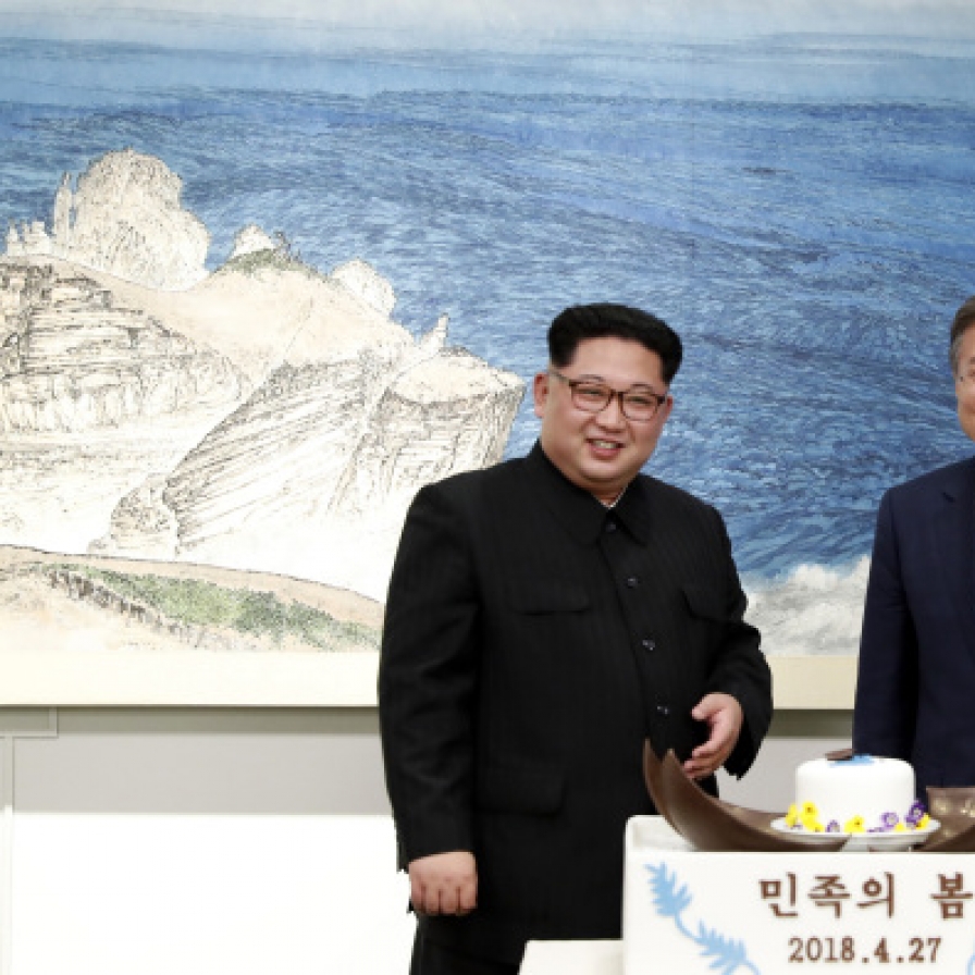 [2018 Inter-Korean summit] AP reporter views swing in Korean relations with wary hope