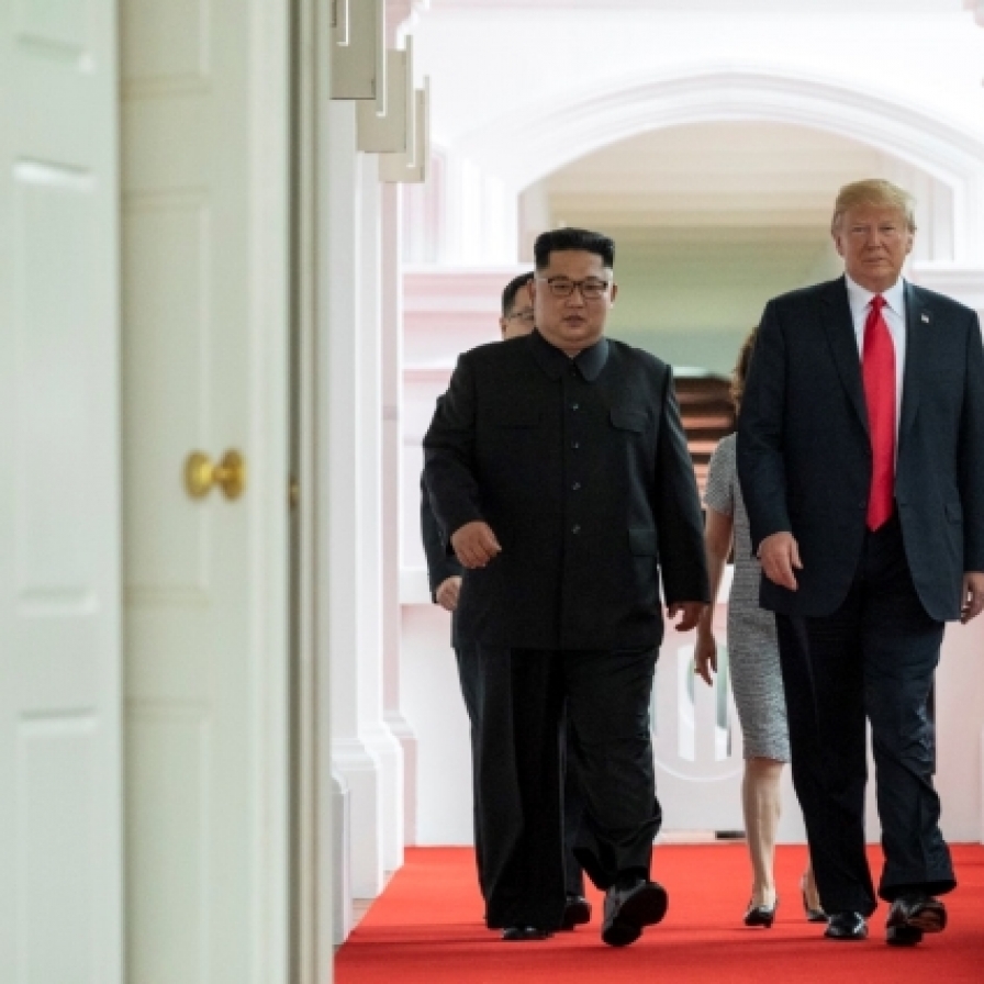 [US-NK Summit] Trump, Kim take first step toward peace on Korean Peninsula