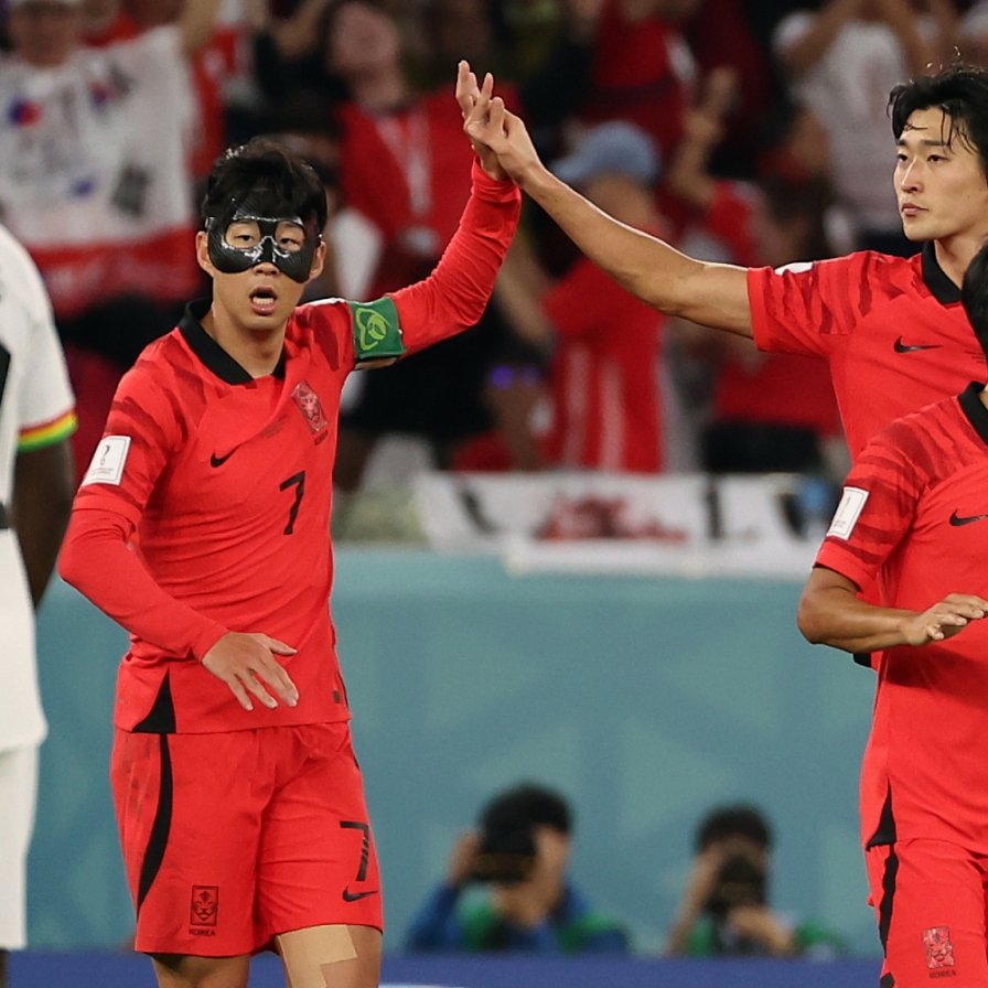 [Newsmaker] [World Cup] Outlook bleak, but not completely dark for S. Korea after loss to Ghana