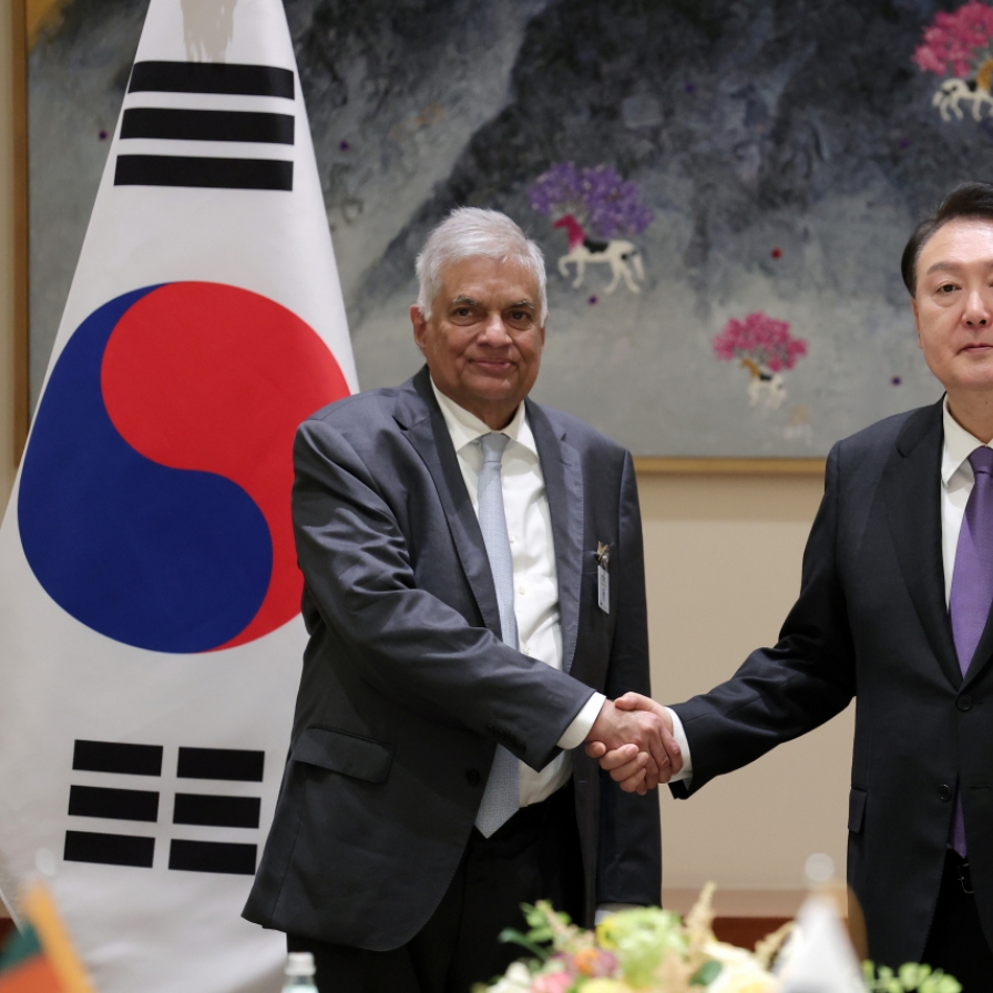 Yoon meets leaders of Sri Lanka, San Marino, other nations