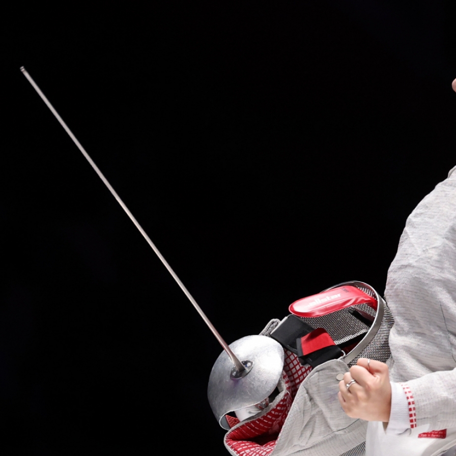 S. Korean fencer Yoon Ji-su claims gold in women's individual sabre