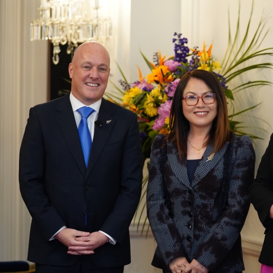 New NZ minister takes oath in English and Korean