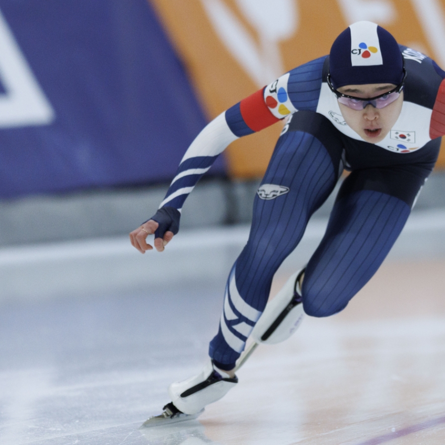 Speed skater Kim Min-sun finishes 2nd in World Cup standings with silver in finale