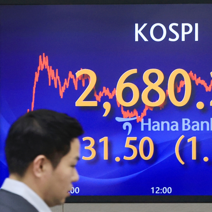 Seoul shares spike over 1% on foreign buying binge