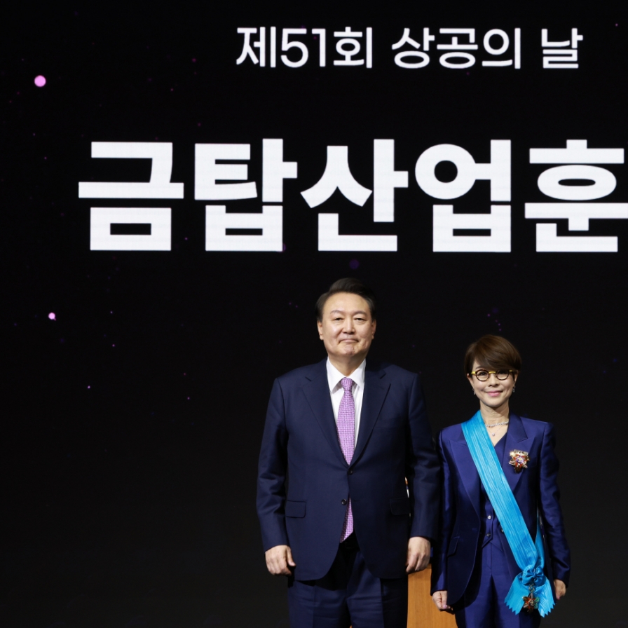 [Photo News] Samsung president wins top industrial honor