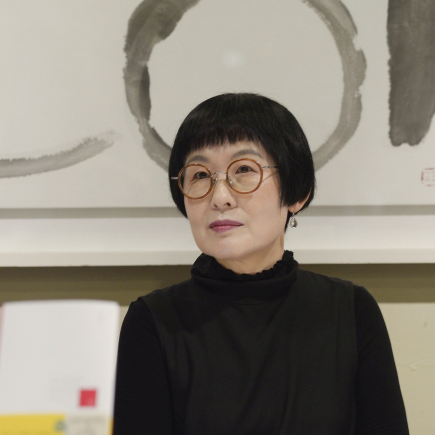Poet Kim Hye-soon's 'Phantom Pain Wings' wins National Book Critics Circle Award